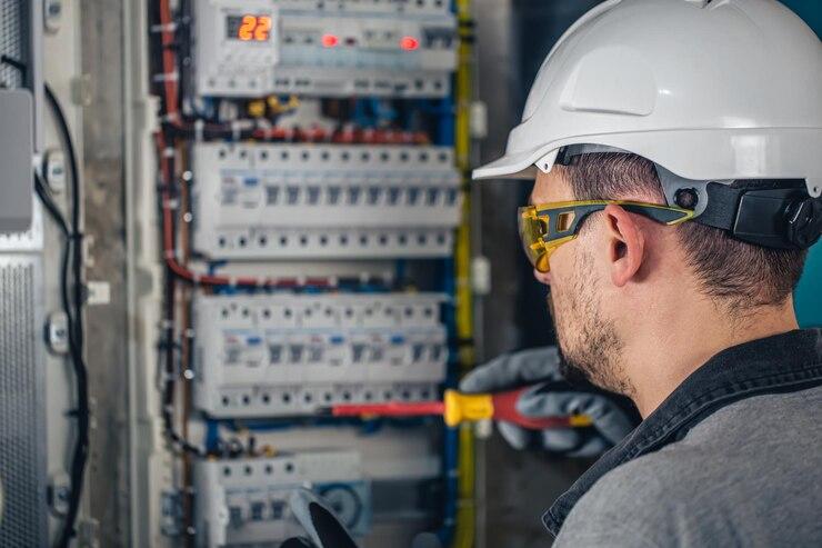 Entendendo a importância da montagem adequada de painéis elétricos na segurança industrial